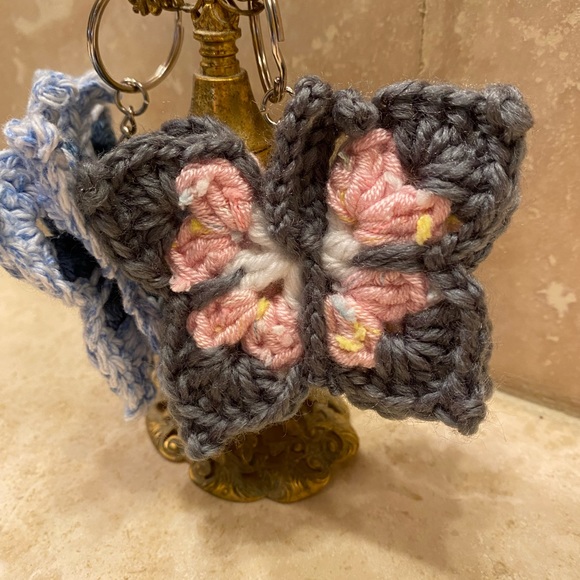 Set of 2 New Handmade Crochet Butterflies Keychains  Backpack Purse Decor - Picture 3 of 8